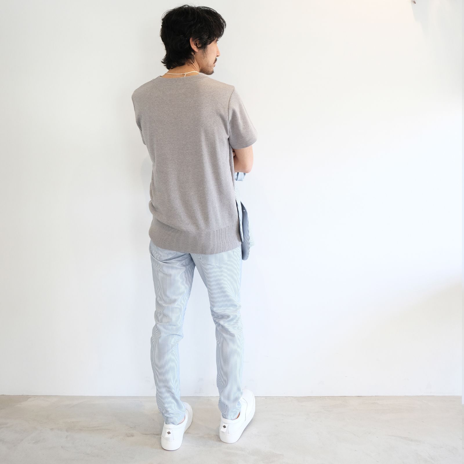 清涼感を感じさせ夏のオトナなセットアップスタイル
