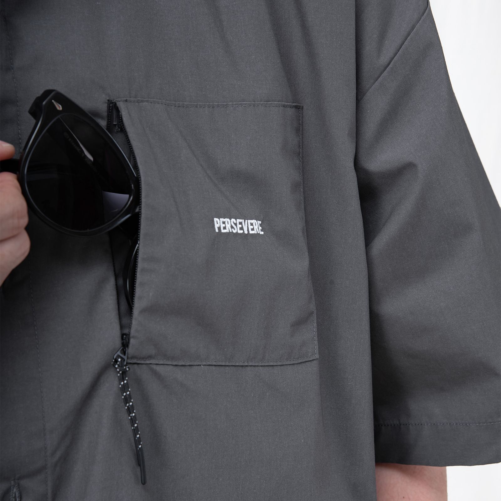 brand logo loose-fit shirt / ダークグレー