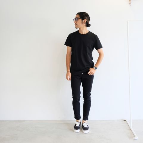 夏のオールブラックコーデ