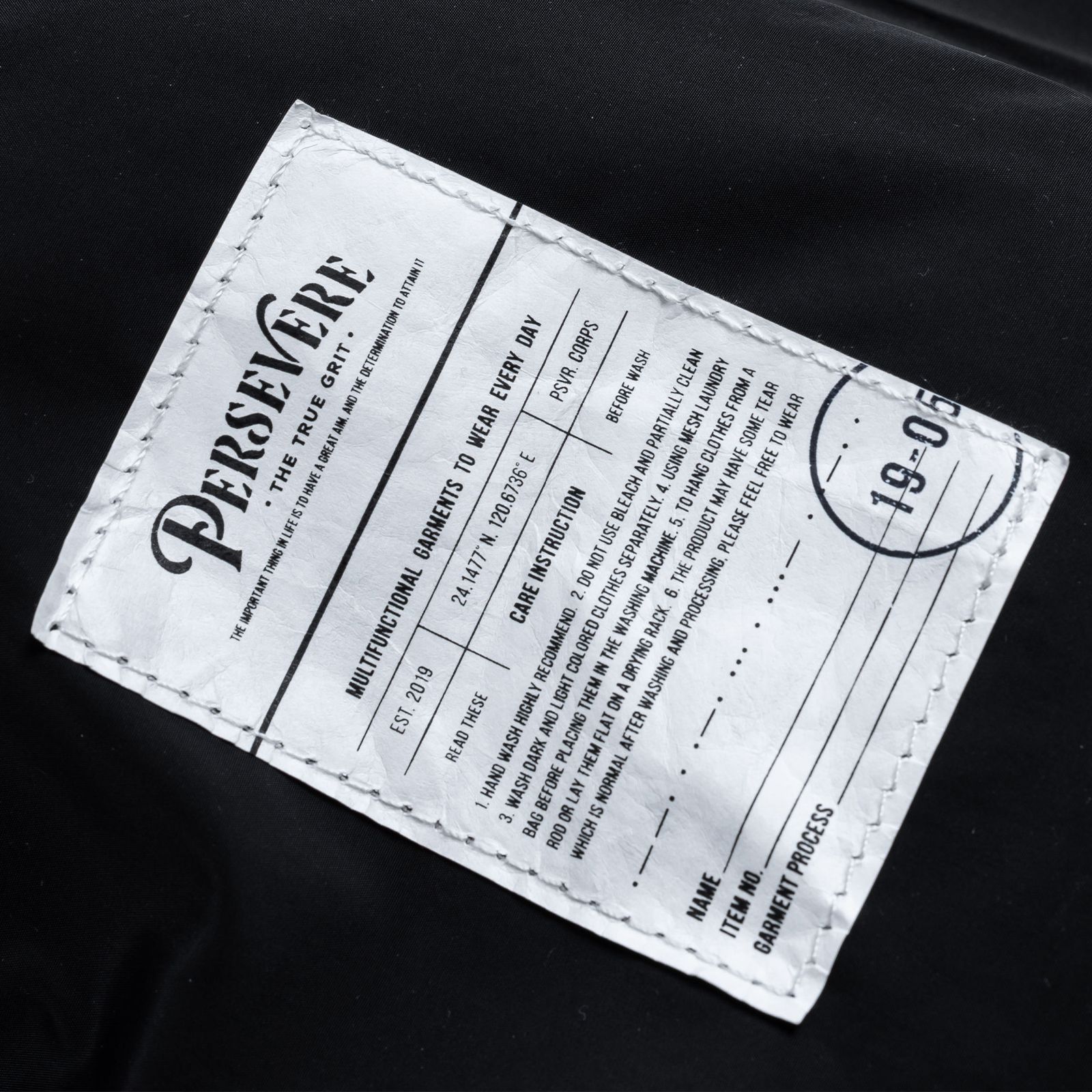 【ラスト1点】water-repellent padded crossbody bag / ブラック