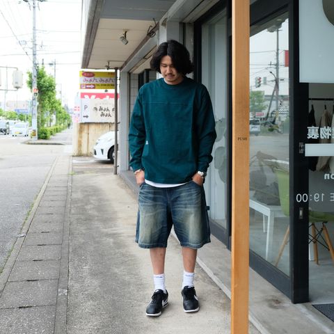 デニムショーツが懐かしくも今っぽい