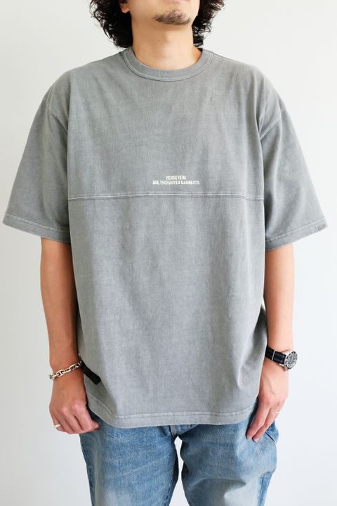 ありそうであまり無い絶妙なTシャツのグレーカラーが◎