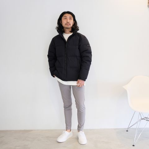 冬スタイルの重たさを払拭しつつも防寒性もしっかりと持ち合わせた快適ダウンジャケットスタイル