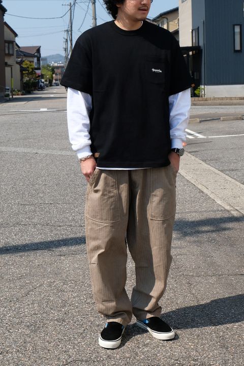 シンプルだからこそシルエットで楽しむ