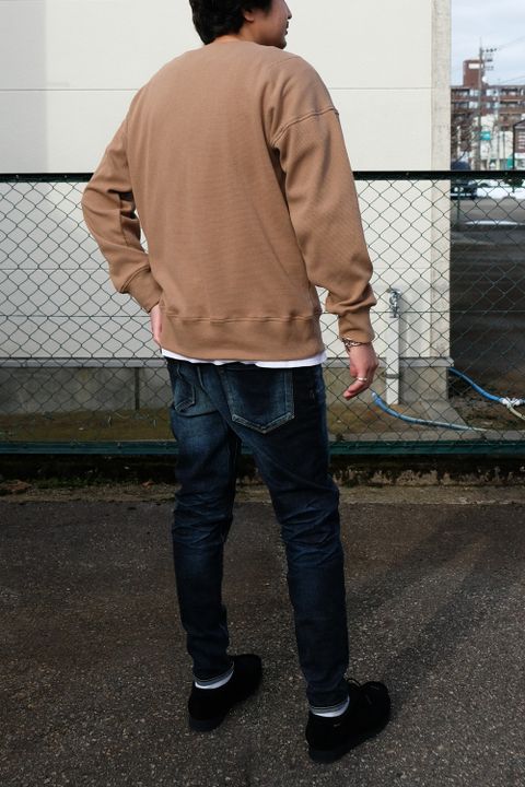 シンプルだからこそシルエットでイマドキ感を
