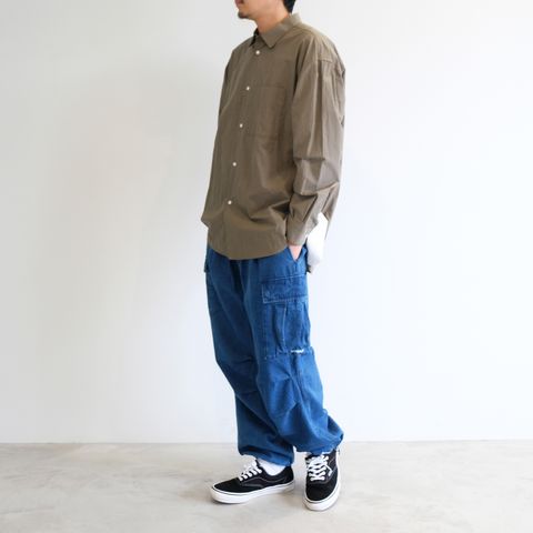 シャツが丁度良い今の時期にピッタリなスタイル