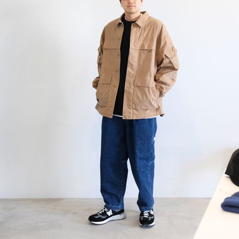 ミリジャケ、デニムを30代からにもハマるストリートな雰囲気で