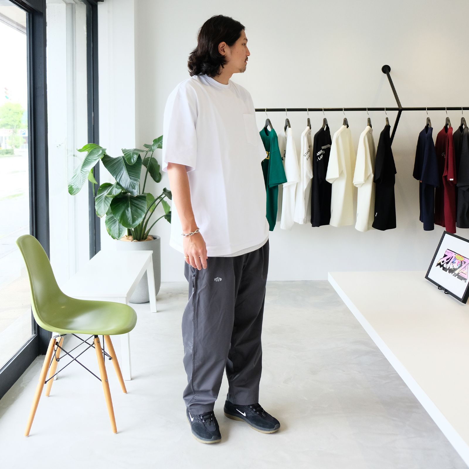 ほんのりキレイさも意識したTシャツスタイル