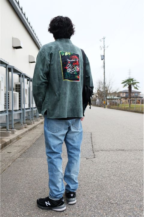 淡い色味やグラフィックデザインで独自の存在感を