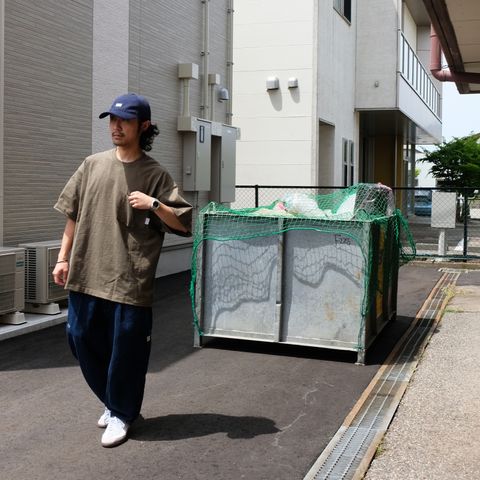 風合いの良いオリーブカラーのTシャツをメインに