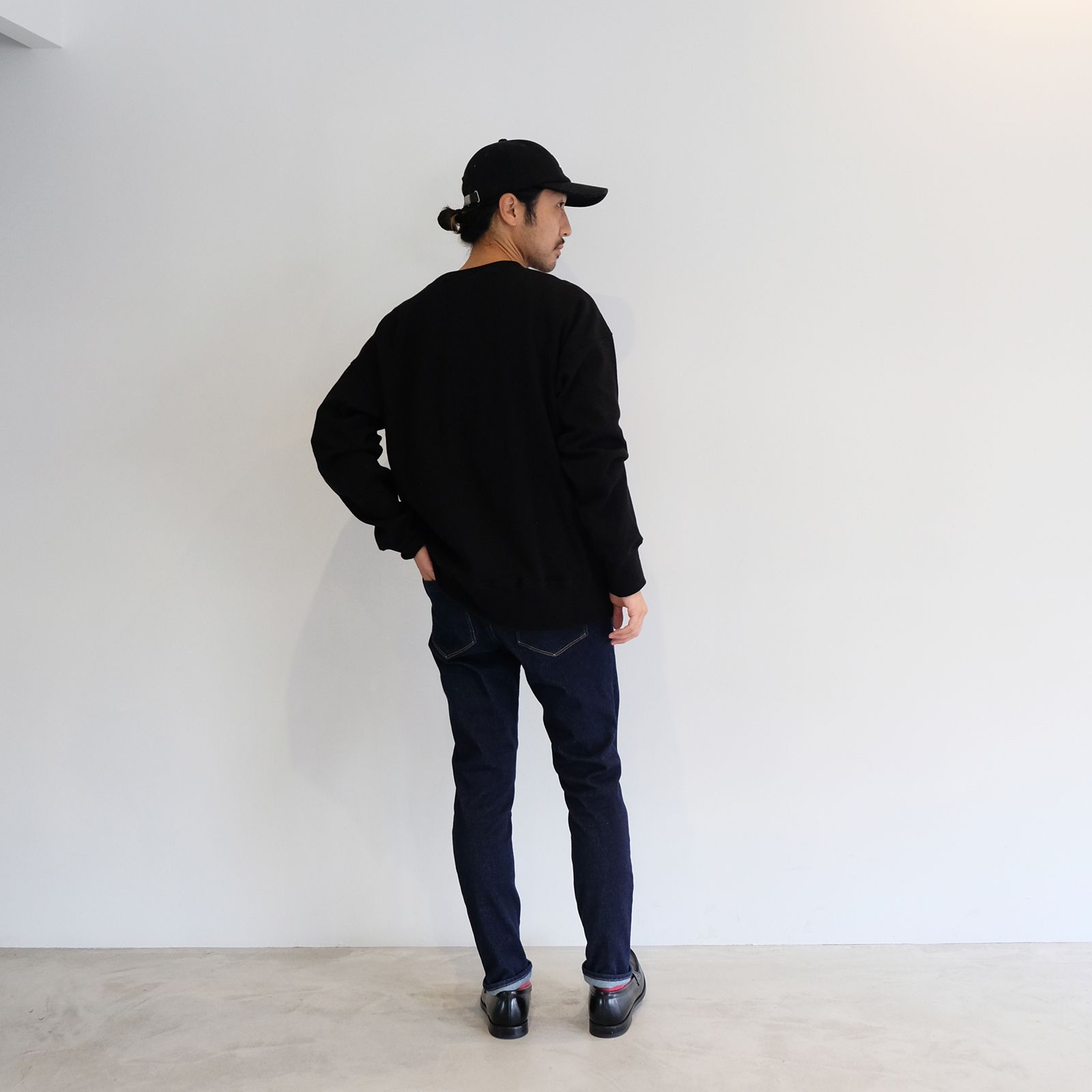 現代らしさを取り入れつつも綺麗さも意識したカジュアルコーデ