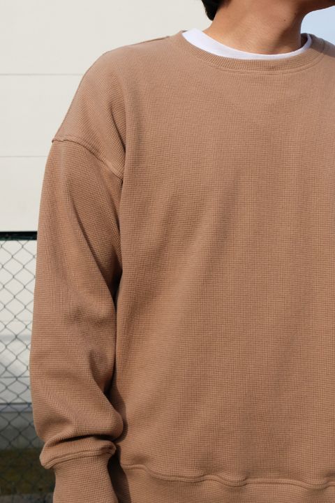 シンプルだからこそシルエットでイマドキ感を