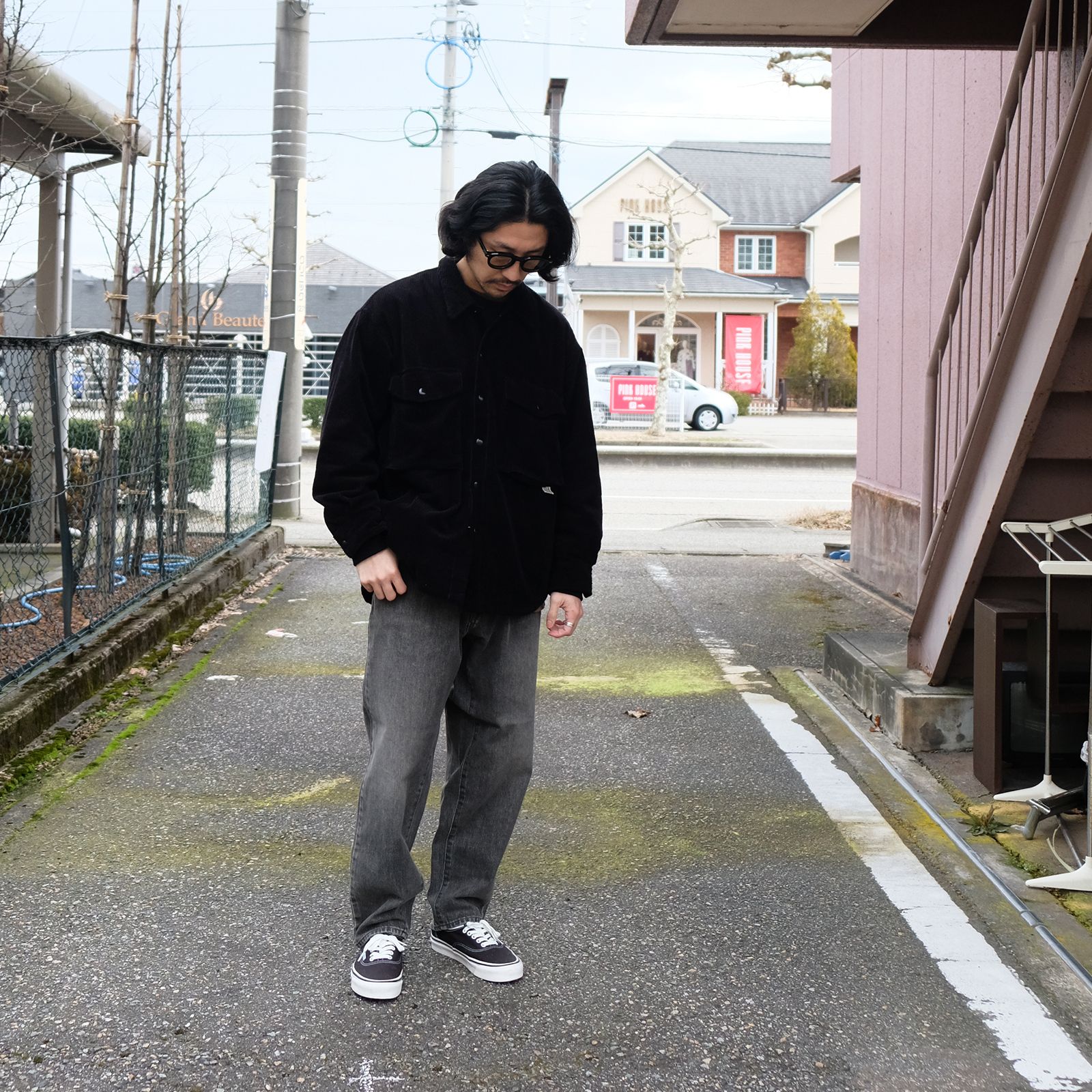 アメカジテイストなストリートスタイルをブラックのグラデーションで