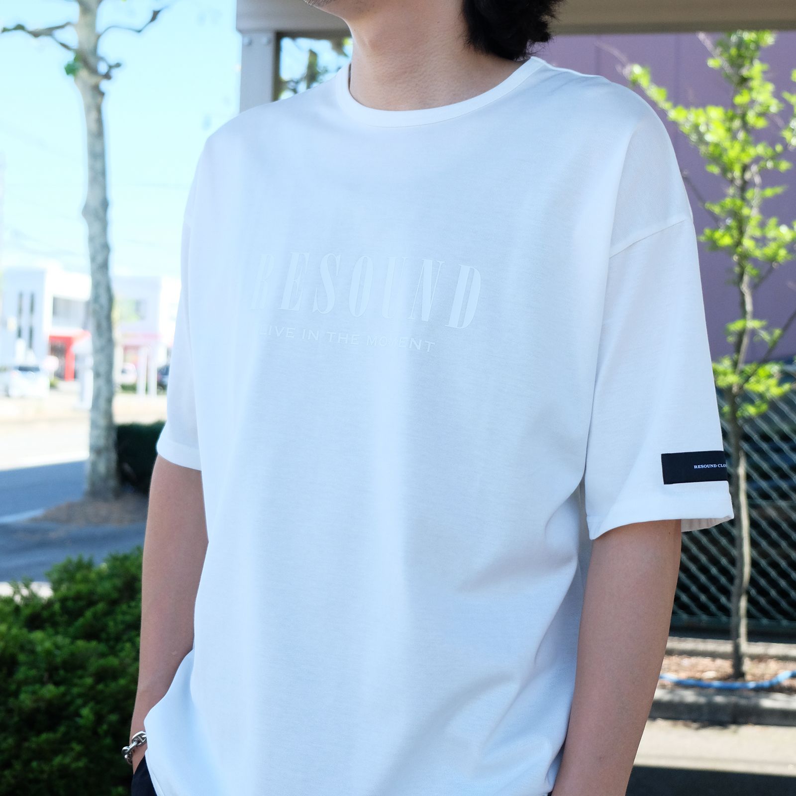 クールに品良く不良っぽさをエッセンスに加えた大人の夏コーデ