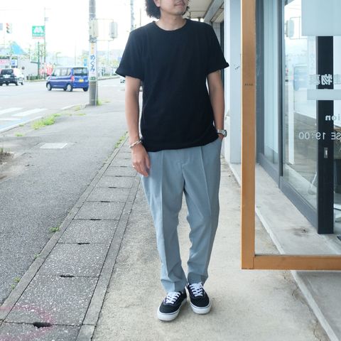 大人のTシャツスタイルは“シンプル”さを大事に、色使いや素材感で楽しむ