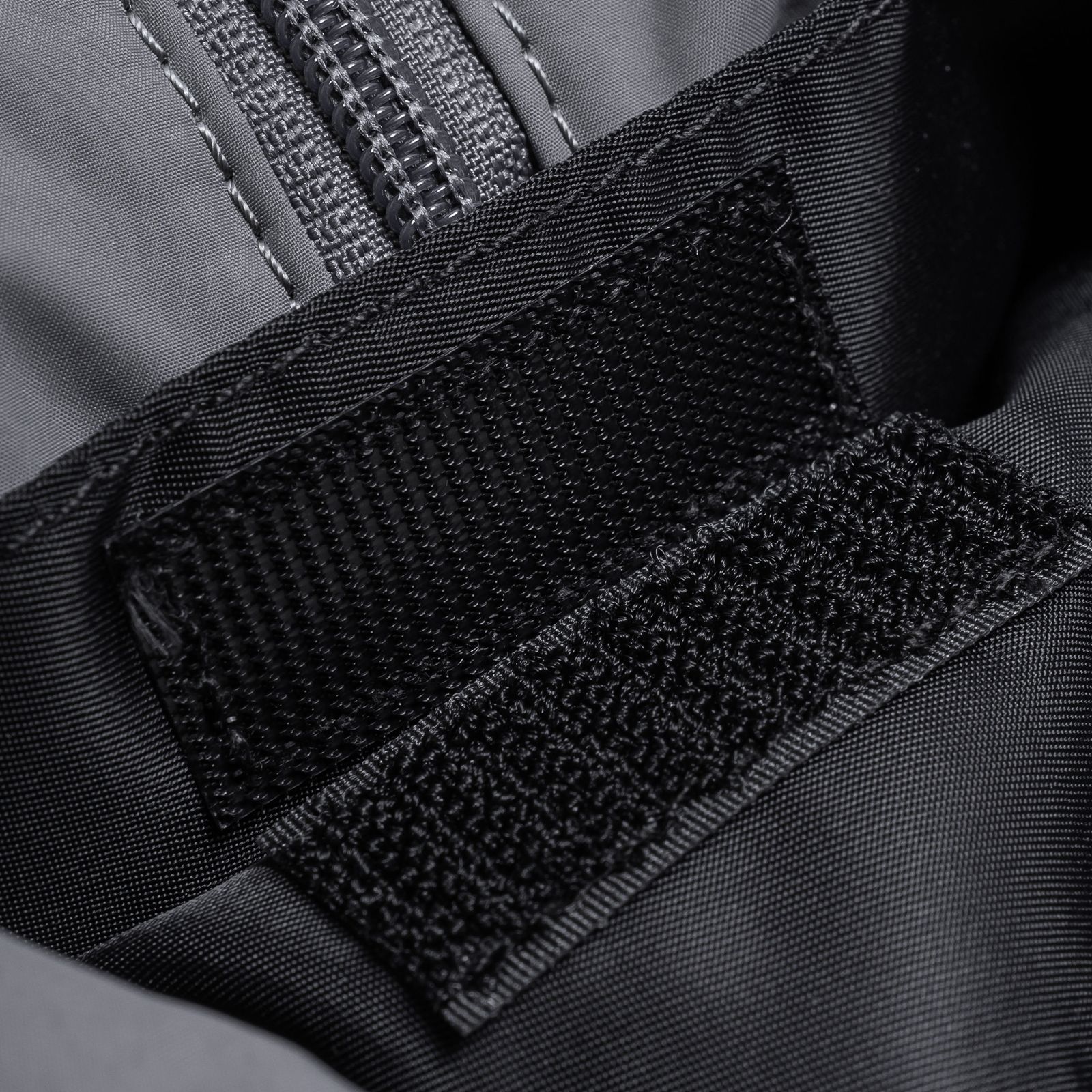 【ラスト1点】water-repellent padded crossbody bag / ライトグレー