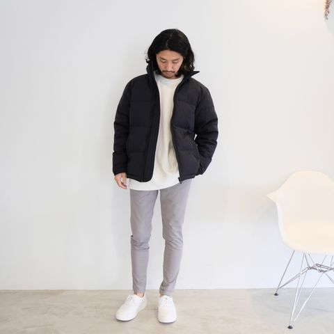 冬スタイルの重たさを払拭しつつも防寒性もしっかりと持ち合わせた快適ダウンジャケットスタイル