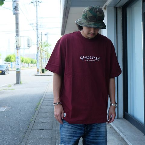 クラレットとデニムカラーの相性は抜群◎