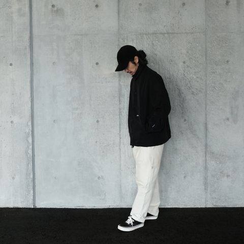 コートジャケットで落ち着きのあるカジュアルスタイルに