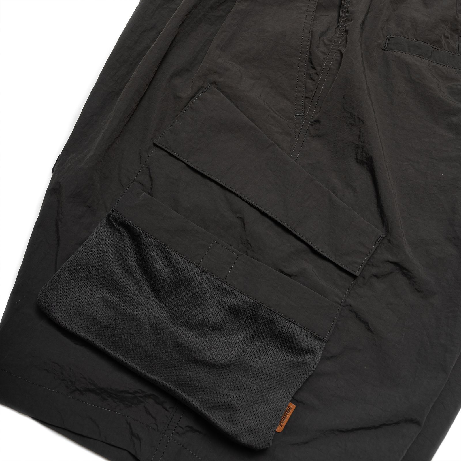 【ラスト1点 L 】water-repellent nylon cargo shorts / チャコールグレー
