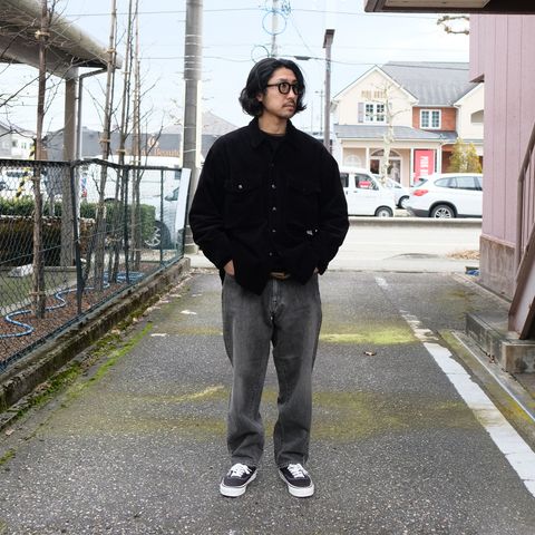 アメカジテイストなストリートスタイルをブラックのグラデーションで