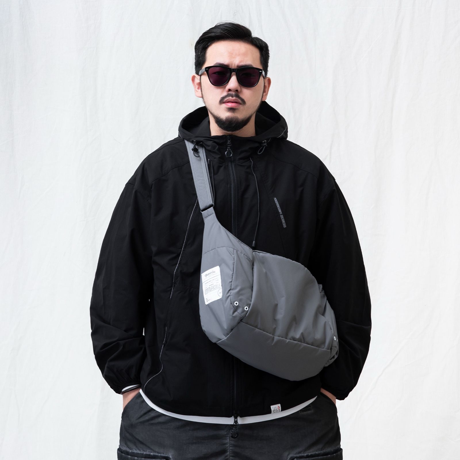 【ラスト1点】water-repellent padded crossbody bag / ライトグレー