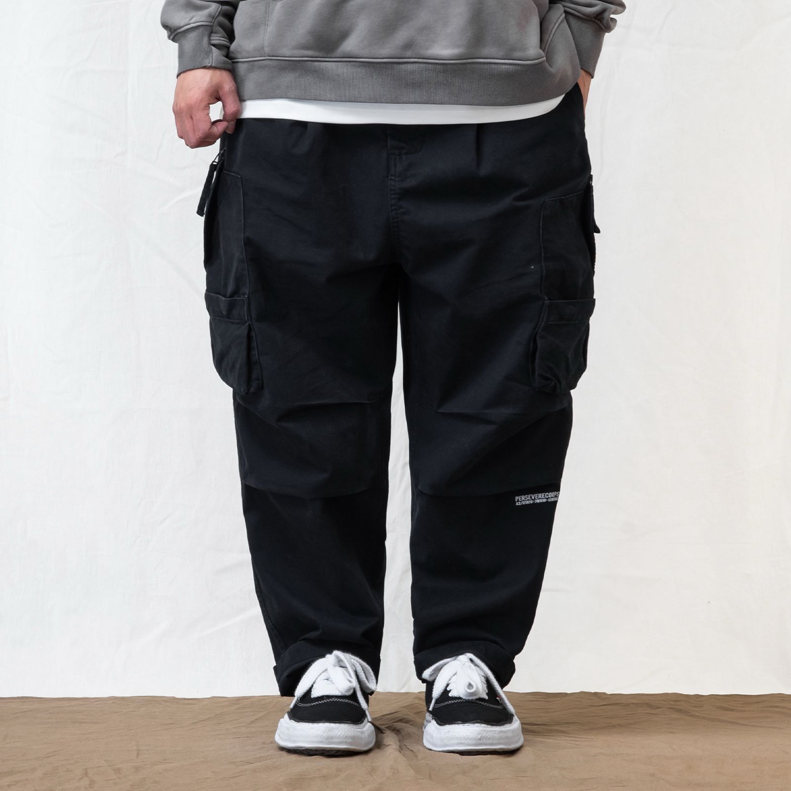 unique pocket design tapered pants / ブラックブルー