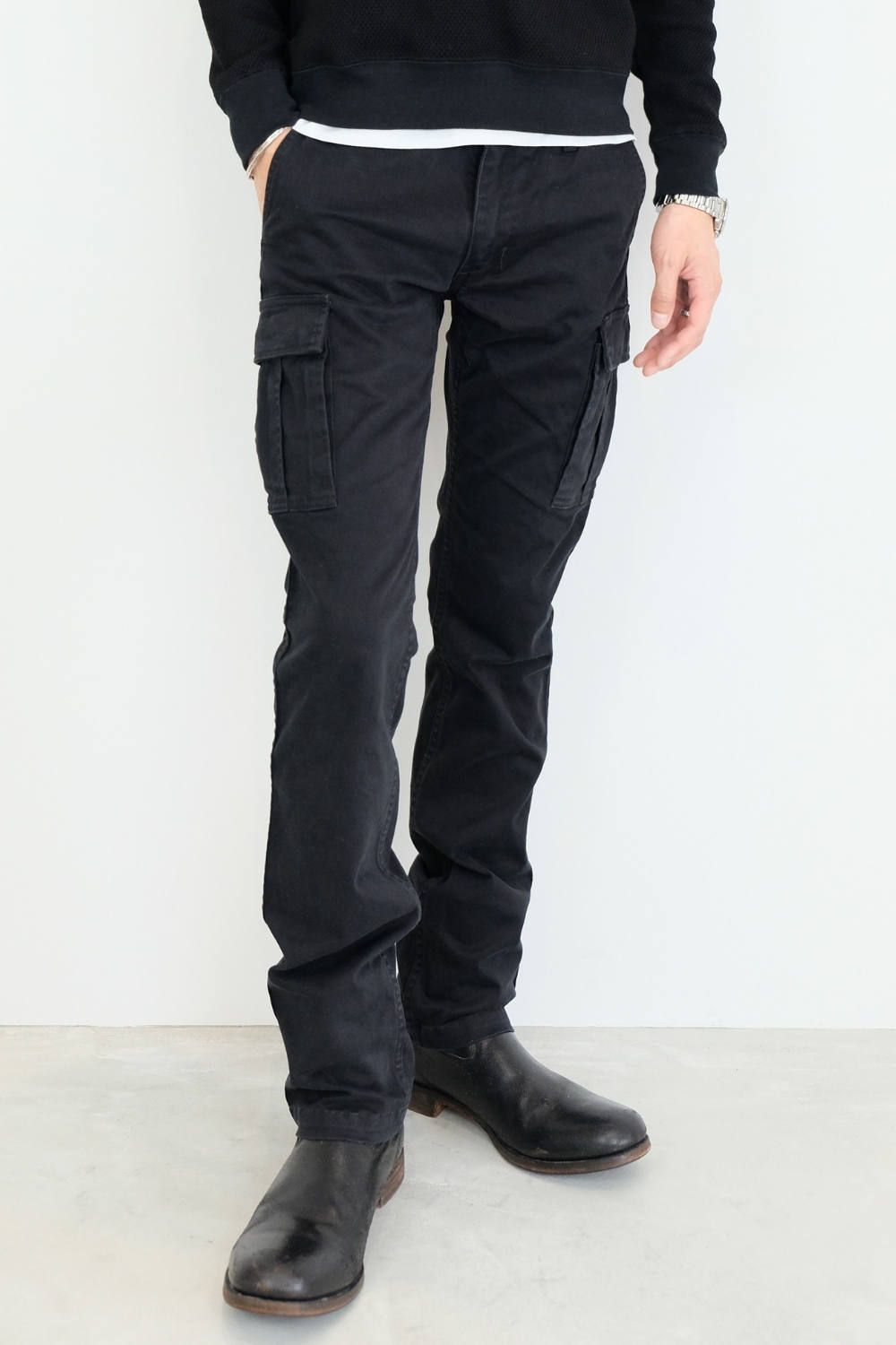 最小限にデザインを削ぎ落としたミニマル且つベーシックな美タイトシルエットカーゴパンツ Filo