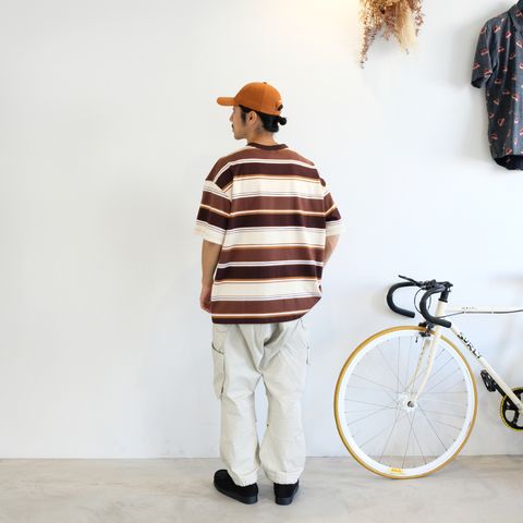 オレンジを基調としたストライプシャツコーデ