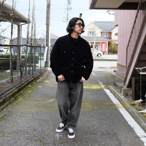 アメカジテイストなストリートスタイルをブラックのグラデーションで