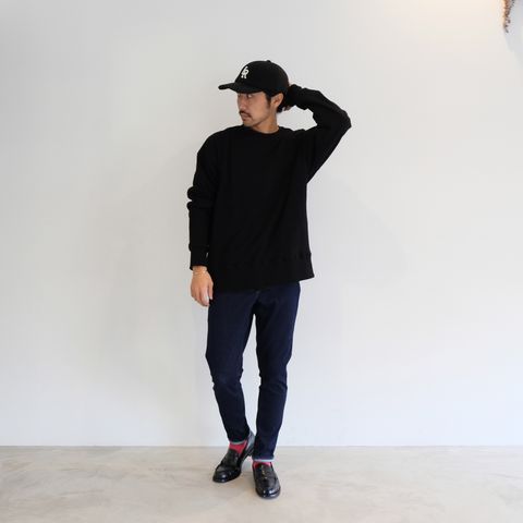 現代らしさを取り入れつつも綺麗さも意識したカジュアルコーデ
