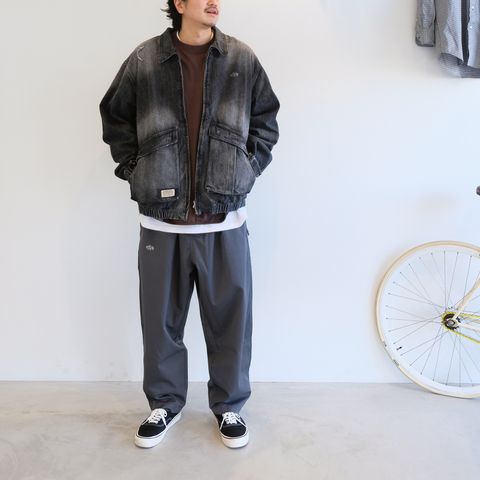 ダークトーンのデニジャケコーデをタウンユースに