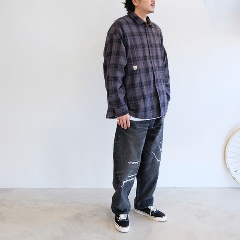 モノトーンだけどシック過ぎないチェックシャツコーデ