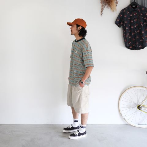 配色も絶妙なストライプTをメインに