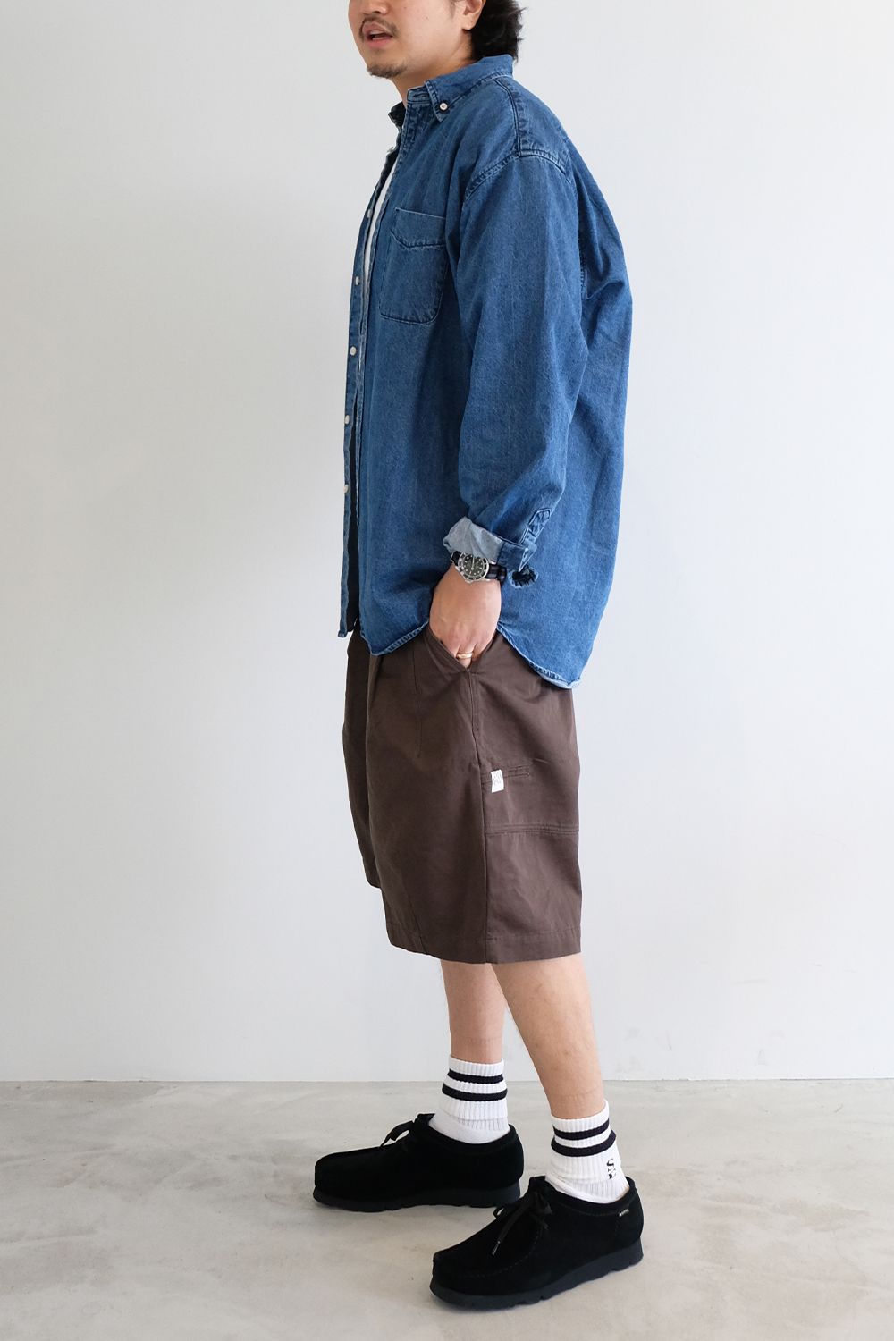 春のハーフパンツスタイルはシャツ合わせがお勧め