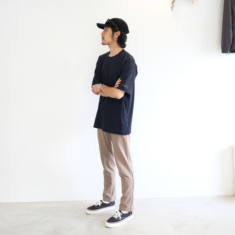 上質な素材感で楽しむ普遍的な大人のイージースタイル
