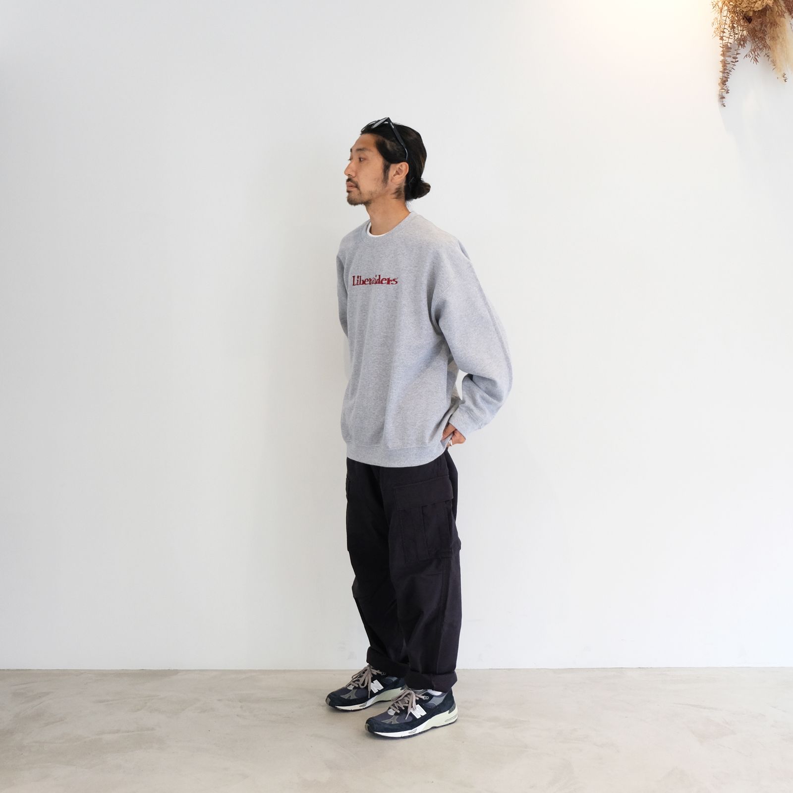 リベレイダースのアイテムでまとめたストリートカジュアルコーデ