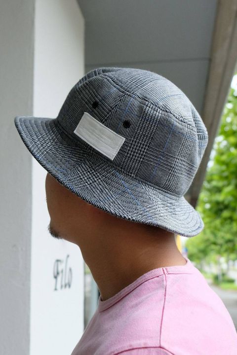風合いのあるピンク色が目を惹くロンTEEスタイル