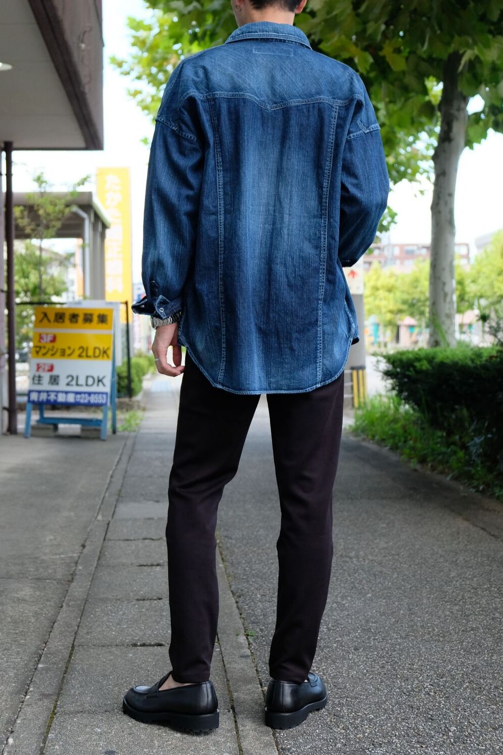抜け感際立つ大人カジュアルスタイル
