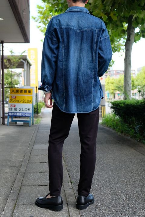 抜け感際立つ大人カジュアルスタイル
