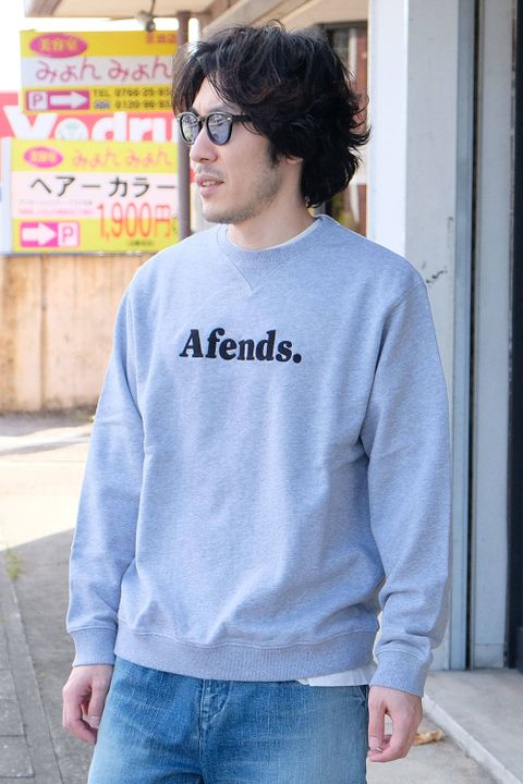 ワイドデニムでスエットの部屋着感を回避