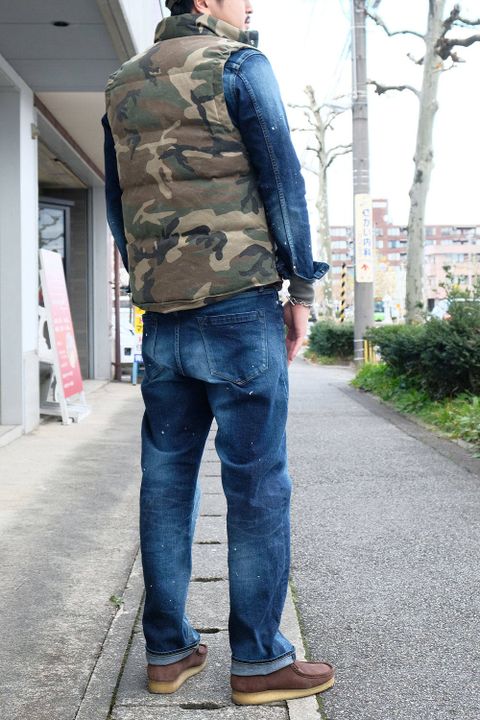 つなぎの魅力が伝わる冬のレイヤードスタイル