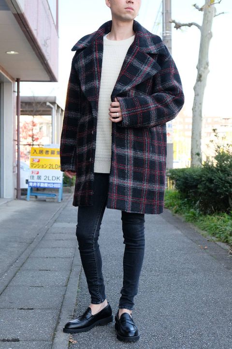 暖かくリッチな印象のカジュアルなコートスタイル