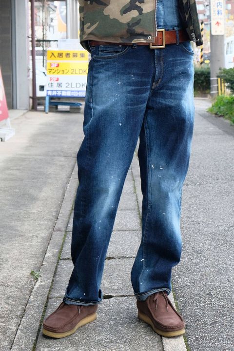 つなぎの魅力が伝わる冬のレイヤードスタイル