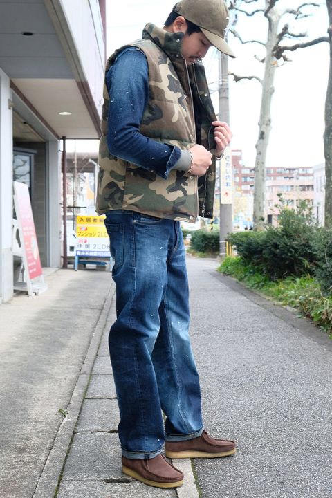 つなぎの魅力が伝わる冬のレイヤードスタイル