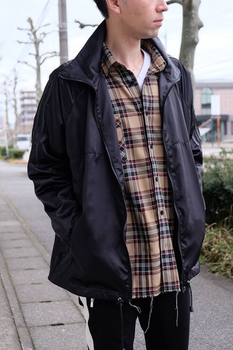 クールでリッチな大人ストリートスタイルにカジュアル要素をプラス