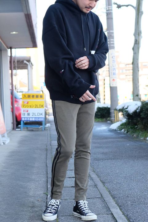派手めに抵抗がある30代からのオトナへご提案!ちょいストリートなカジュアルコーデ
