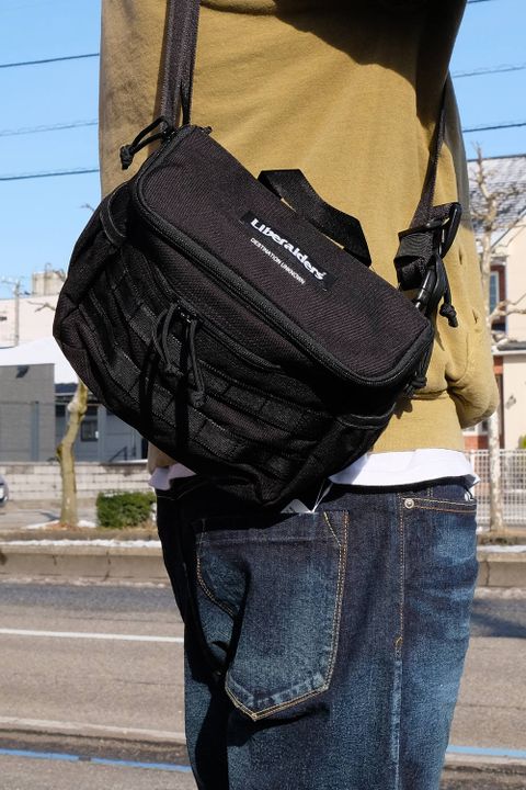 シンプルかつオーソドックスながら色味で特徴を
