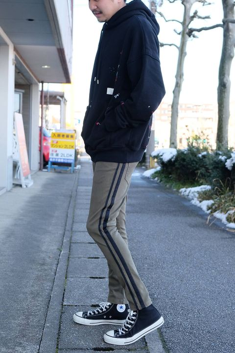 派手めに抵抗がある30代からのオトナへご提案!ちょいストリートなカジュアルコーデ