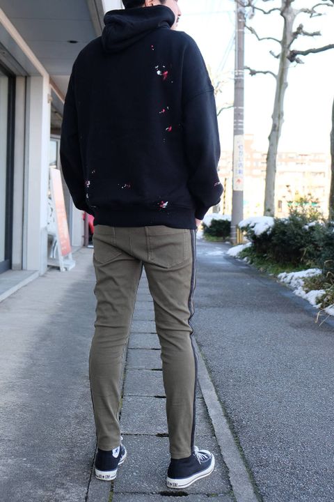 派手めに抵抗がある30代からのオトナへご提案!ちょいストリートなカジュアルコーデ